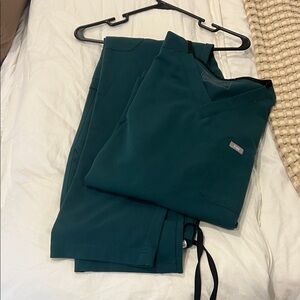 Figs Deep Green Scrub Set